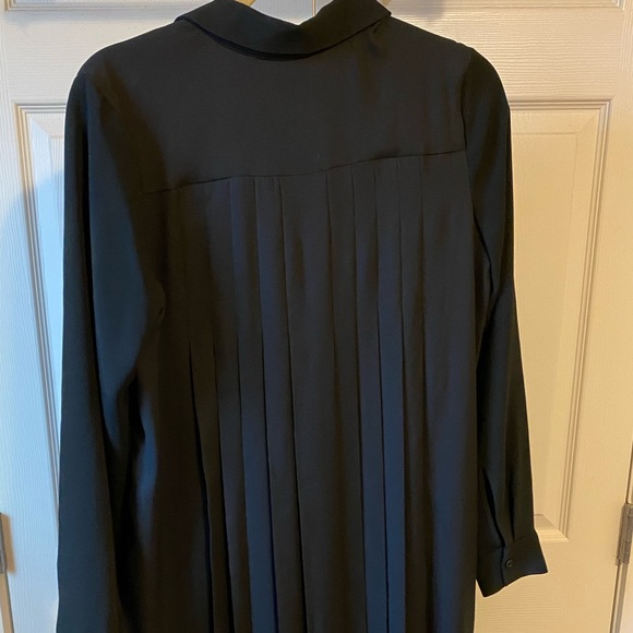 Shirt dress with amazing pleated back detail! - Picture 4 of 4